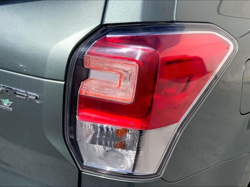 Used 2017 Subaru Forester 2.5i AWD/4WD image 32