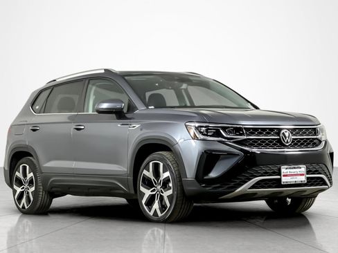 Used 2022 Volkswagen Taos SEL w/ Panoramic Sunroof Package image 7