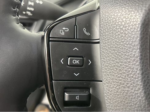 Used 2025 Toyota Prius AWD image 25