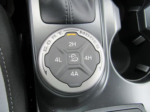 Used 2024 Ford Bronco Black Diamond w/ Sasquatch Package image 24