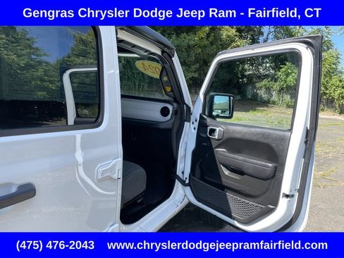 Used 2024 Jeep Wrangler Unlimited w/ Convenience Group AWD/4WD image 8