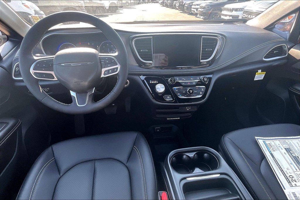 New 2027 Chrysler Pacifica Select AWD/4WD image 5