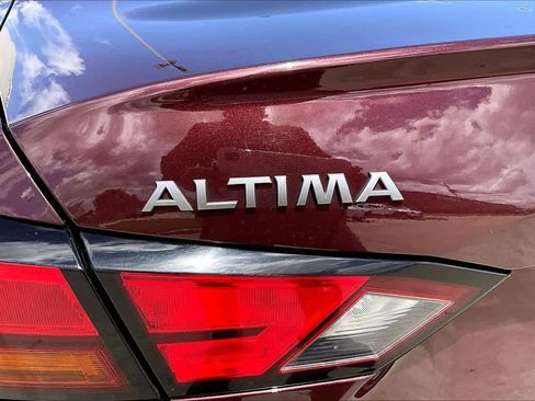 Used 2024 Nissan Altima 2.5 SV w/ SV Premium Package image 10