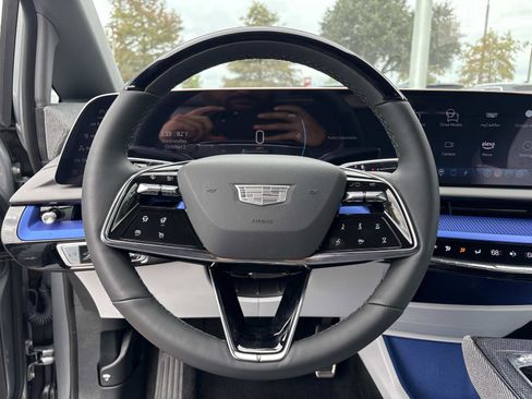 New 2025 Cadillac Optiq Luxury 1 image 26