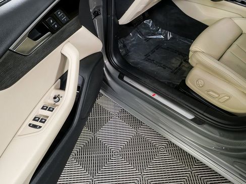 Used 2023 Audi A4 2.0T Premium w/ Convenience Package image 7