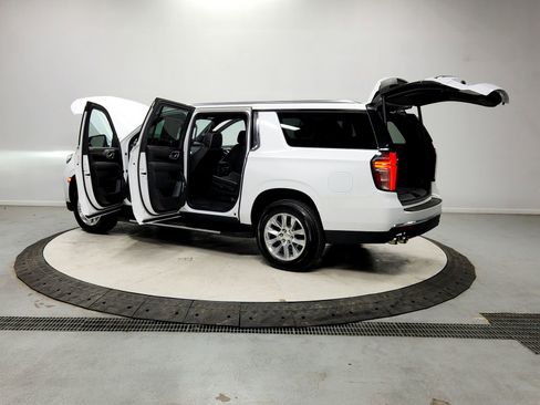 Used 2023 Chevrolet Suburban Premier image 13