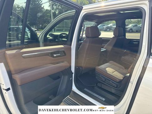 Used 2025 Chevrolet Suburban High Country AWD/4WD image 23