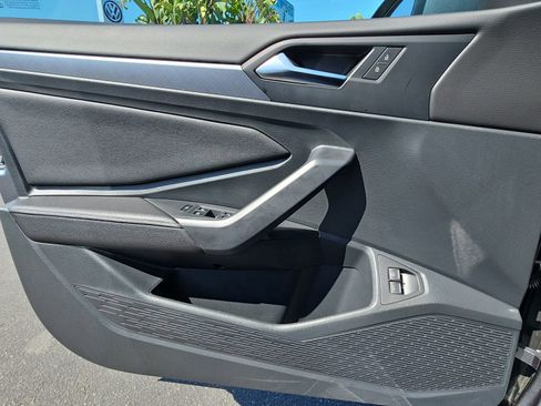 Certified 2023 Volkswagen Jetta SE w/ Panoramic Sunroof Package FWD image 25