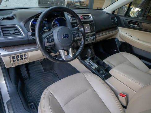 Used 2016 Subaru Outback 2.5i Limited AWD/4WD image 9