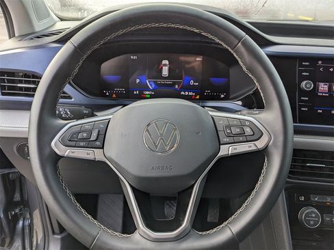 Certified 2024 Volkswagen Taos SE w/ Panoramic Sunroof Package image 31