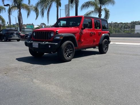 Used 2025 Jeep Wrangler Unlimited Sport AWD/4WD image 1