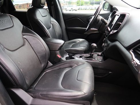 Used 2020 Jeep Cherokee Limited image 8