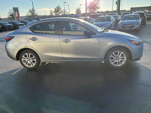 Used 2018 Toyota Yaris iA image 6