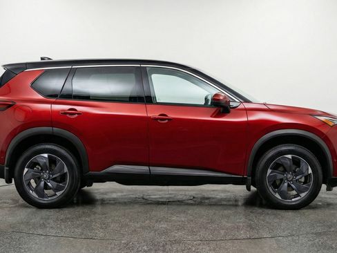 Used 2025 Nissan Rogue SV image 11