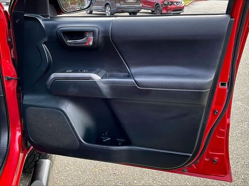 Certified 2016 Toyota Tacoma SR5 image 23