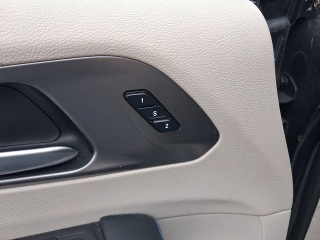 Used 2021 Chrysler Pacifica Touring-L w/ Premium & Safety Sphere Group FWD image 11
