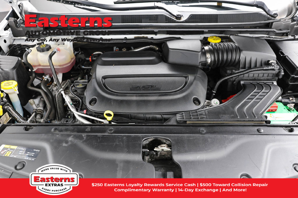 Used 2023 Chrysler Pacifica Touring-L FWD image 8