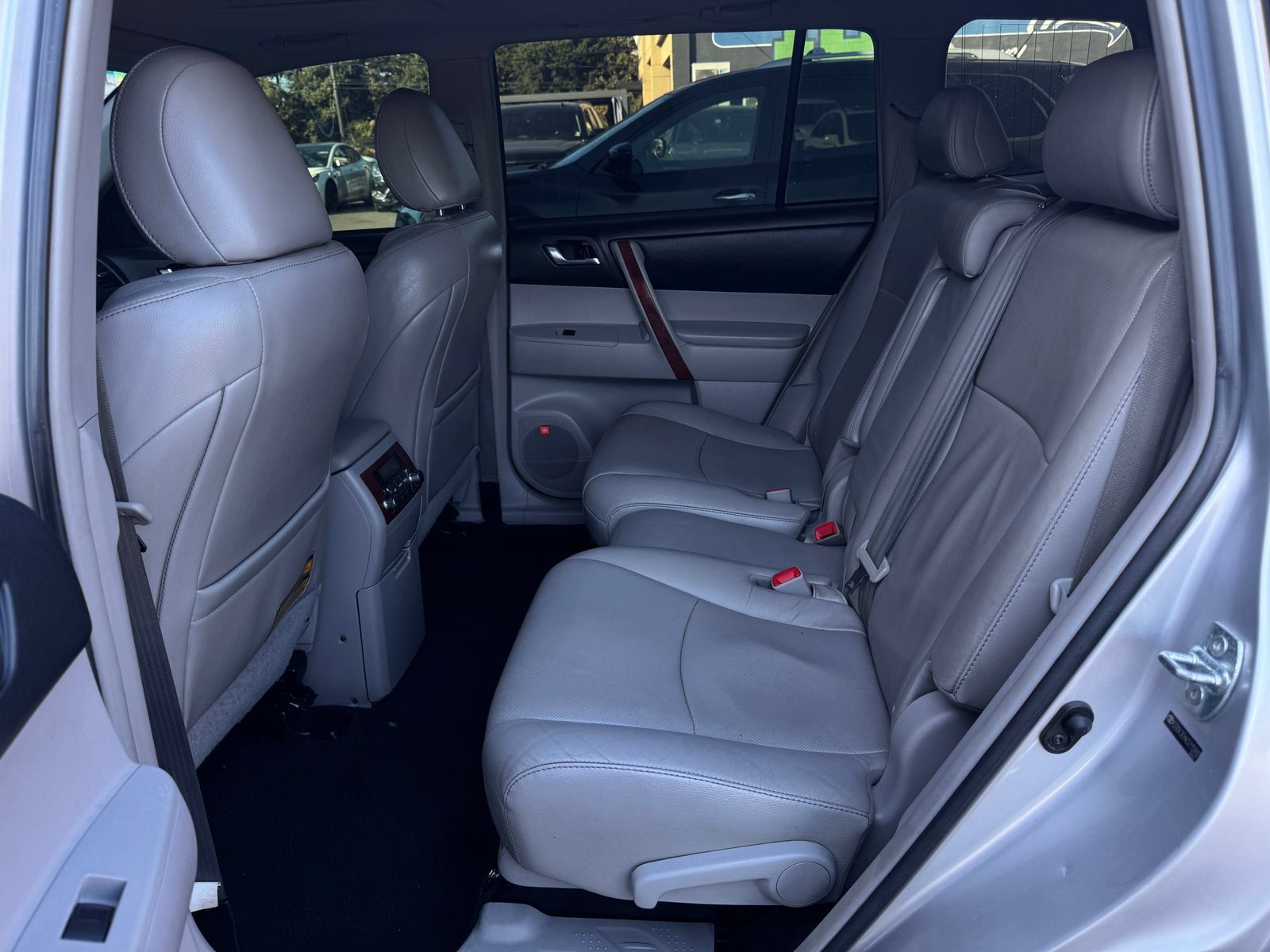 Used 2012 Toyota Highlander Limited w/ Tow Pkg AWD/4WD image 13
