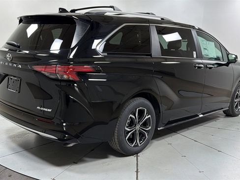 New 2026 Toyota Sienna Platinum image 5