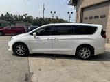 Used 2017 Chrysler Pacifica Touring image 6