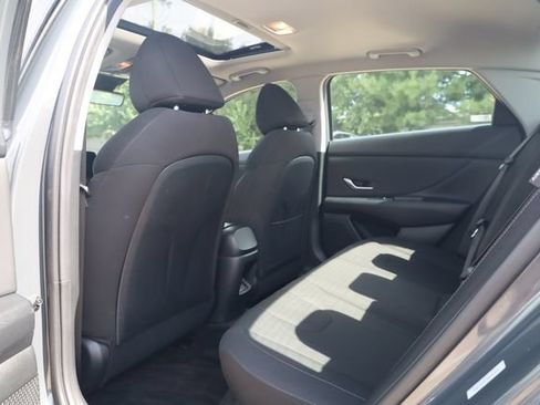Used 2025 Hyundai Elantra SEL FWD image 22