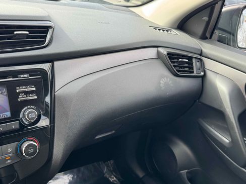 Used 2018 Nissan Rogue Sport S image 23