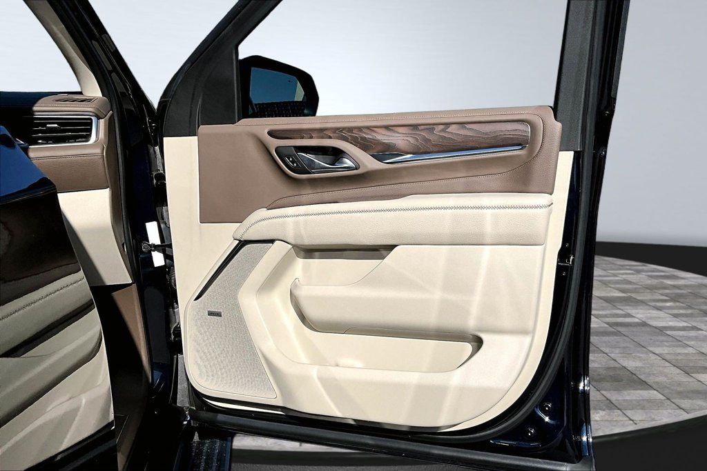 Used 2022 GMC Yukon XL Denali RWD image 15