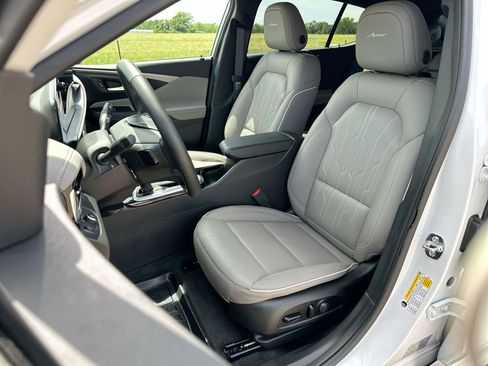 Used 2025 Buick Envista Avenir FWD image 11