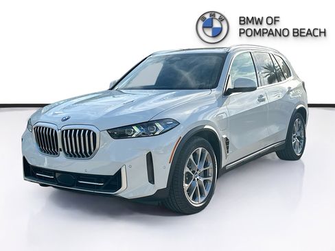 New 2026 BMW X5 xDrive50e w/ Premium Package AWD/4WD image 3