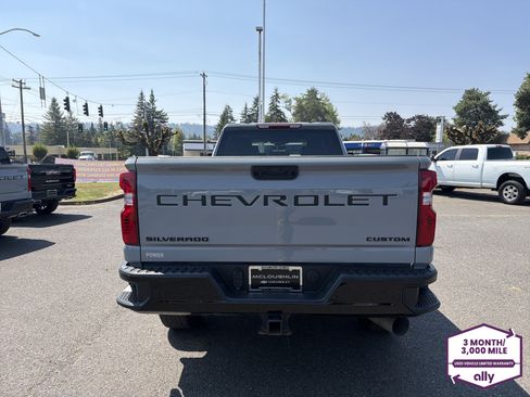 Used 2025 Chevrolet Silverado 2500 Custom w/ Custom Value Package AWD/4WD image 4
