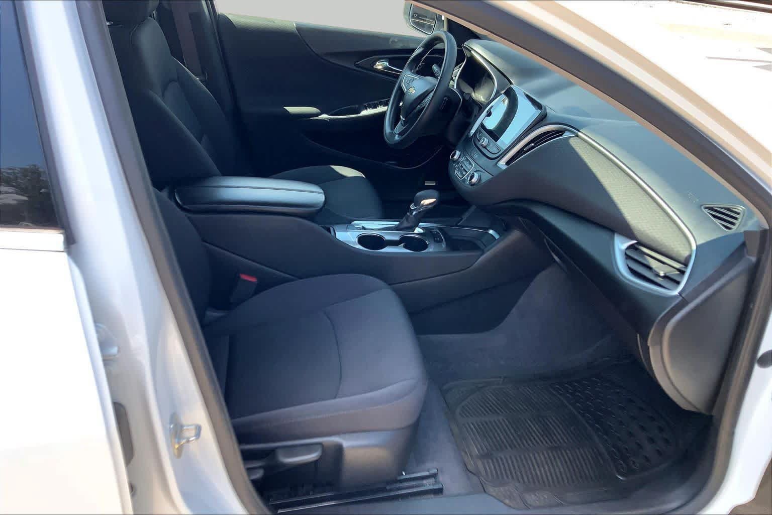 Used 2024 Chevrolet Malibu LT FWD image 9