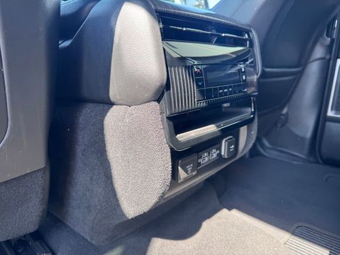 Used 2023 Jeep Wagoneer L Series II AWD/4WD image 34