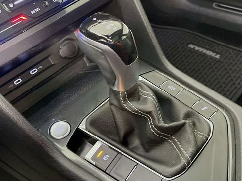 Used 2022 Volkswagen Tiguan SE R-Line FWD image 17