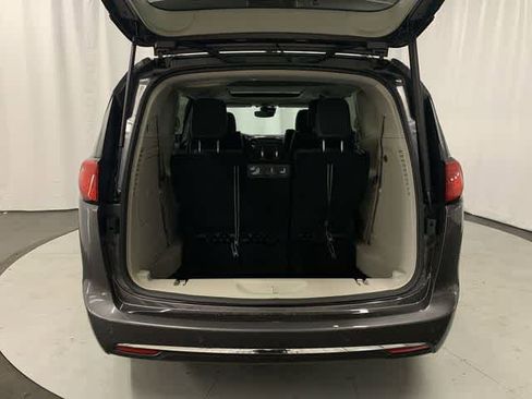 Used 2020 Chrysler Pacifica Limited w/ Advanced Safetytec Group FWD image 30