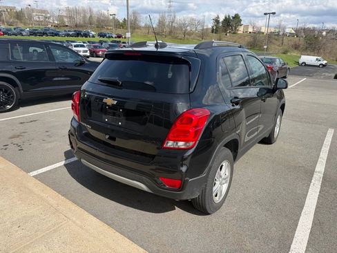 Used 2022 Chevrolet Trax LT w/ LT Convenience Package image 6