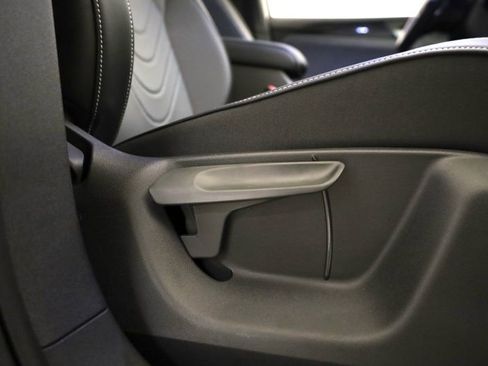 New 2026 Volkswagen Tiguan SE R-Line image 32