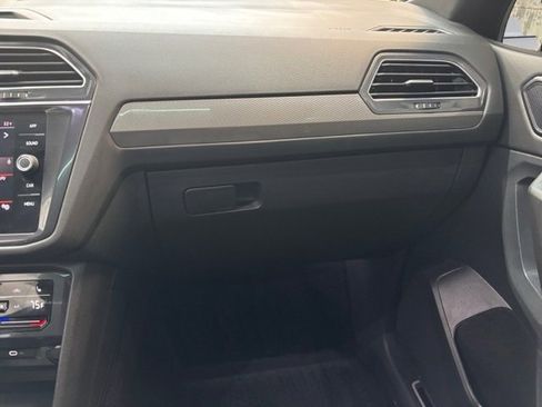 Used 2022 Volkswagen Tiguan SE R-Line image 18