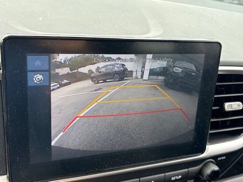 Used 2025 Hyundai Venue SEL FWD image 15