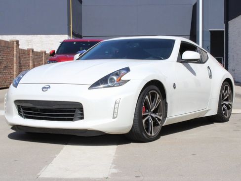 Used 2020 Nissan 370Z Touring Sport image 2