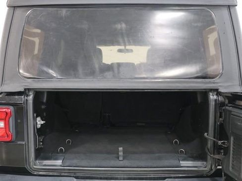 Used 2018 Jeep Wrangler Unlimited Sahara w/ Cold Weather Group image 34