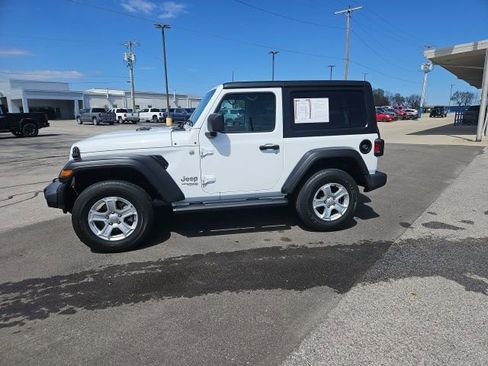 Used 2019 Jeep Wrangler Sport image 9