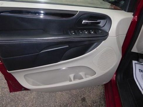 Used 2016 Dodge Grand Caravan SE FWD image 9