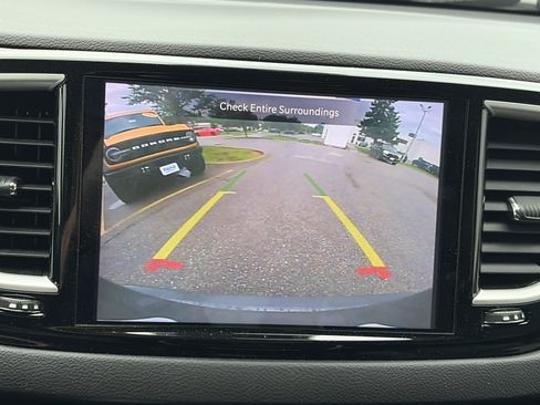 Used 2022 Chrysler Pacifica Touring-L FWD image 32