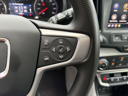 Used 2024 GMC Terrain SLE image 28