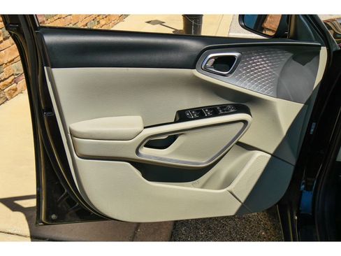 Used 2025 Kia Soul LX w/ LX Technology Package image 9