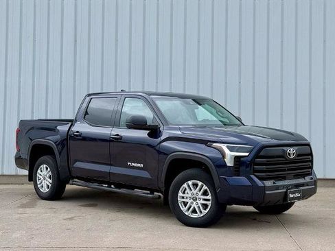 Used 2023 Toyota Tundra SR5 w/ SR5 Premium Package AWD/4WD image 8