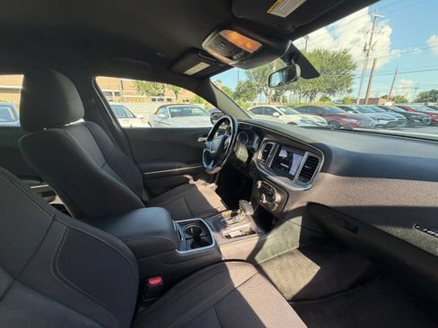 Used 2019 Dodge Charger SXT RWD image 15