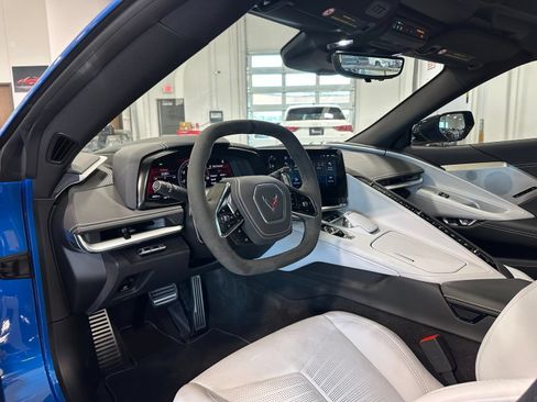 Used 2025 Chevrolet Corvette Stingray Preferred Cpe w/ Z51 Performance Package RWD image 16
