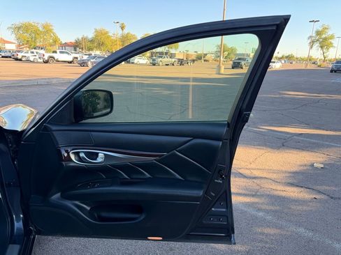 Used 2011 INFINITI M37 w/ Premium Pkg image 18