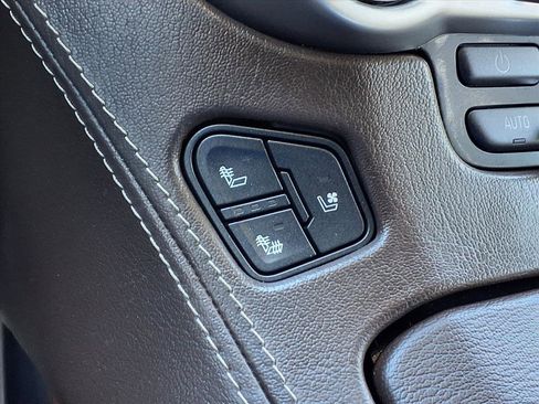 Used 2020 Chevrolet Suburban Premier image 11